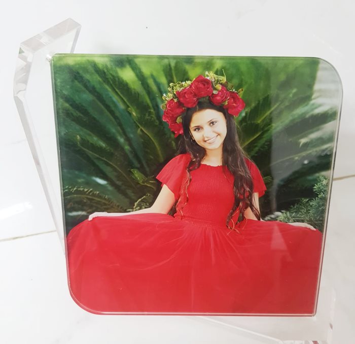 הדפסה על זכוכית עם מעמד אקרילי