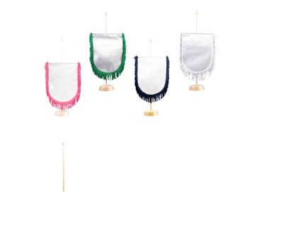 הדפסה על דגל פרנזים במגוון צבעים עם מעמד מעץ